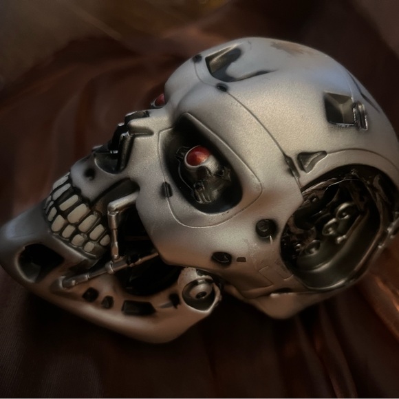 Terminator Genisys half-scale T-800 skull replica - Picture 5 of 5